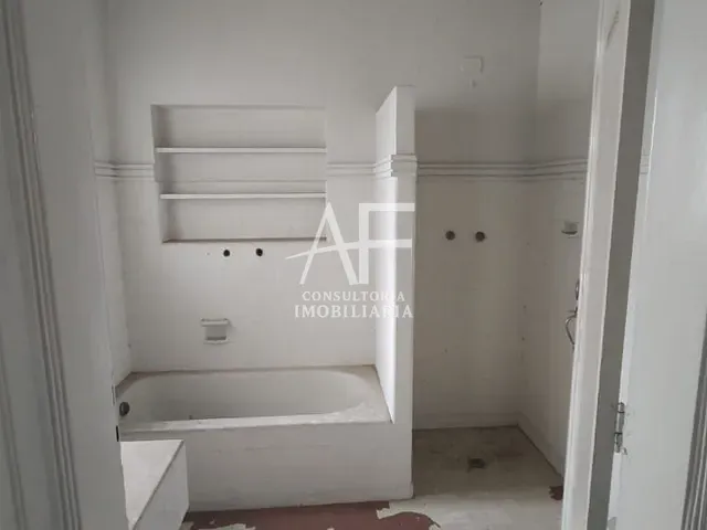 Sobrado com 280m² 4 quartos e 2 banheiros, à venda, no bairro Centro em Guaratinguetá