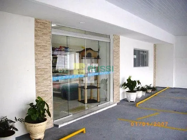 Sobrado com 300m² 9 quartos e 5 banheiros, à venda ou para alugar, no bairro Vila Betânia em São José dos Campos