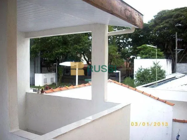 Sobrado com 300m² 9 quartos e 5 banheiros, à venda ou para alugar, no bairro Vila Betânia em São José dos Campos
