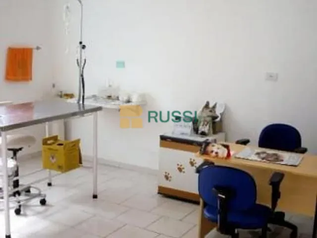 Sobrado com 300m² 9 quartos e 5 banheiros, à venda ou para alugar, no bairro Vila Betânia em São José dos Campos