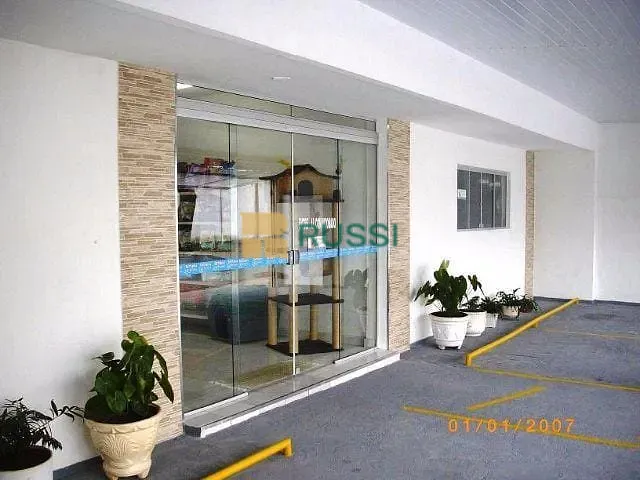 Sobrado com 300m² 9 quartos e 5 banheiros, à venda ou para alugar, no bairro Vila Betânia em São José dos Campos