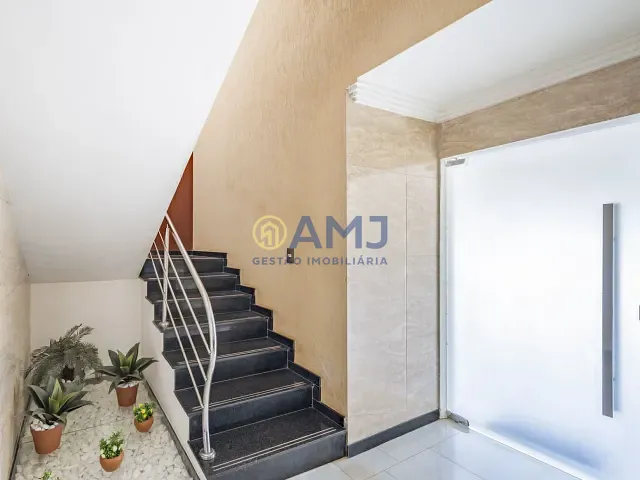Sobrado com 390m² 3 quartos e 1 banheiro, à venda, no bairro Loteamento Portal do Sol I em Goiânia