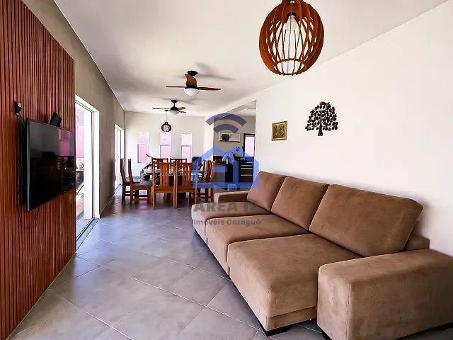 Sobrado com 402m² 5 quartos e 2 banheiros, à venda, no bairro Jardim Britânia em Caraguatatuba