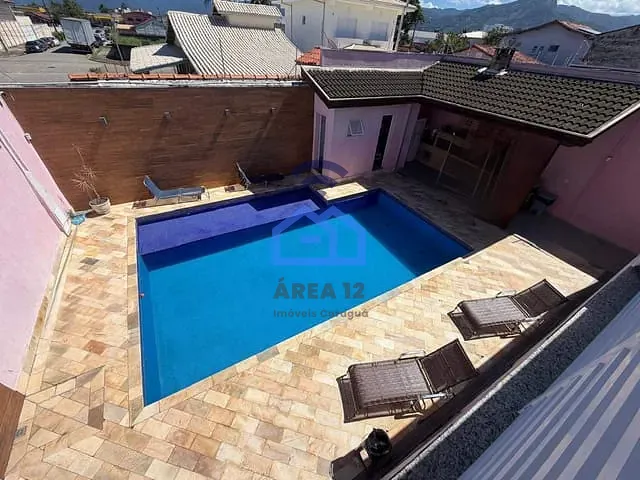 Sobrado com 402m² 5 quartos e 2 banheiros, à venda, no bairro Jardim Britânia em Caraguatatuba