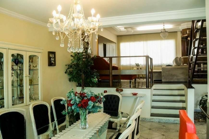 Sobrado à venda 3 Quartos, 1 Suite, 4 Vagas, 292M², Santa Maria, São Caetano do Sul - SP
