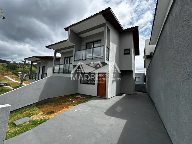Sobrado com 110m² 2 quartos e 1 banheiro, à venda, no bairro Bela Vista em Palhoça