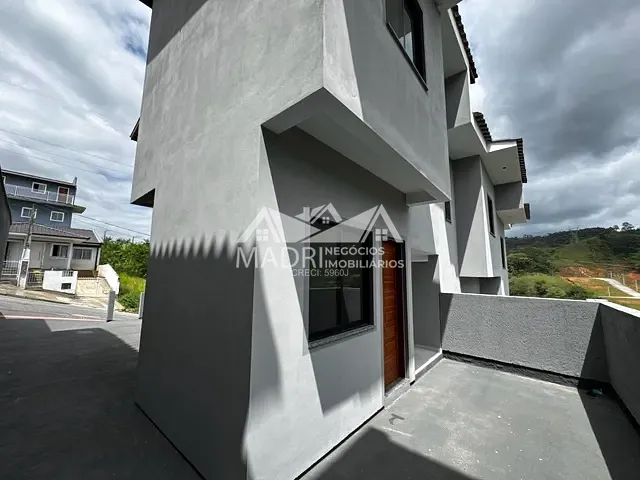 Sobrado com 110m² 2 quartos e 1 banheiro, à venda, no bairro Bela Vista em Palhoça
