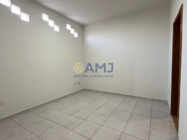 Sobrado com 350m² 6 quartos e 3 banheiros, à venda, no bairro Vila Lucy em Goiânia