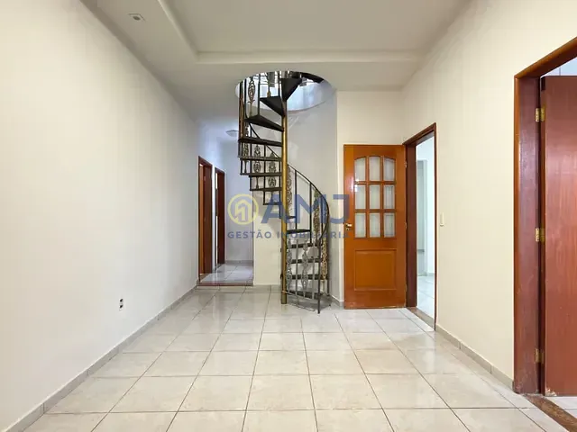 Sobrado com 350m² 6 quartos e 3 banheiros, à venda, no bairro Vila Lucy em Goiânia