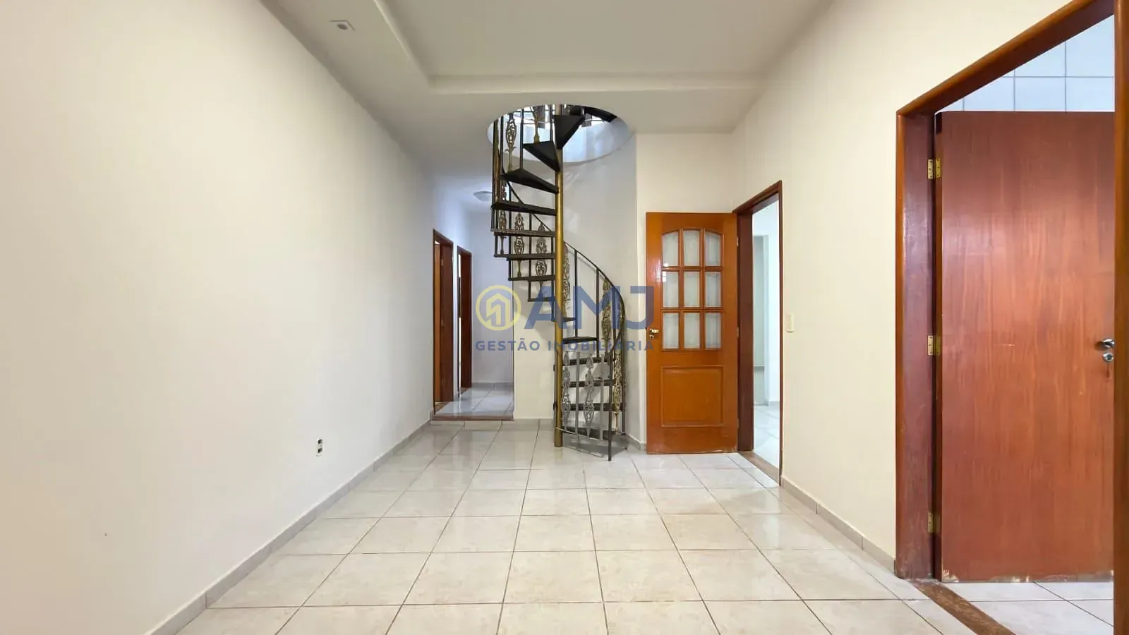 Sobrado, 6 quartos, 210 m² - Foto 1