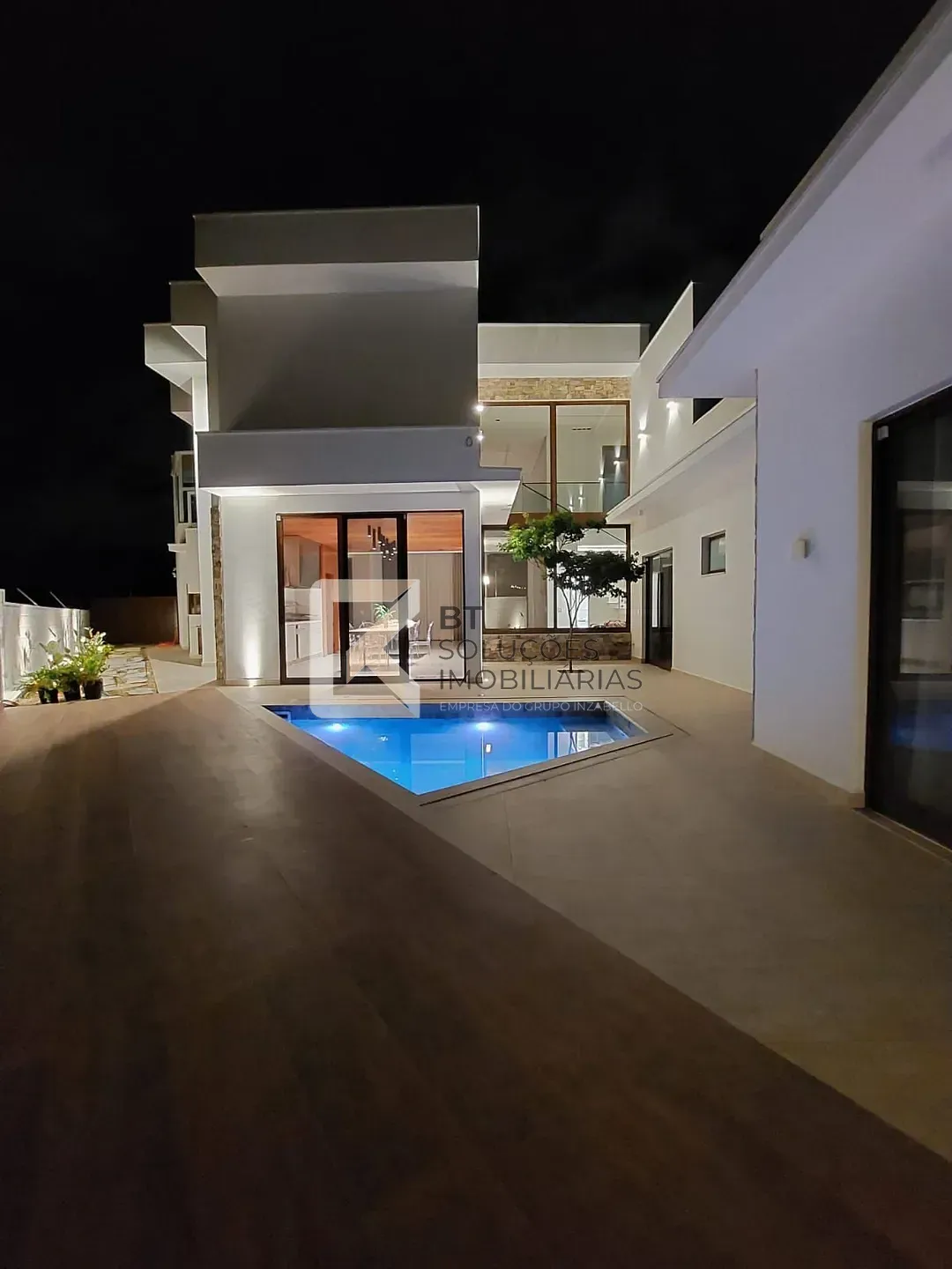 Sobrado, 3 quartos, 312 m² - Foto 1