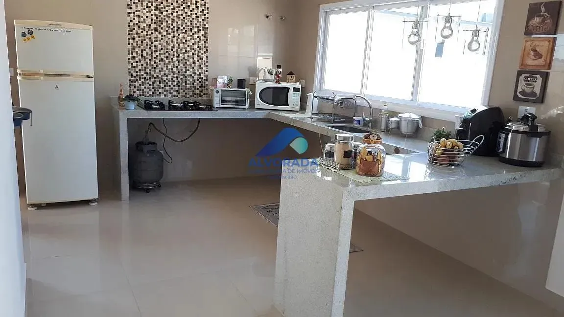 Sobrado, 3 quartos, 237 m² - Foto 1