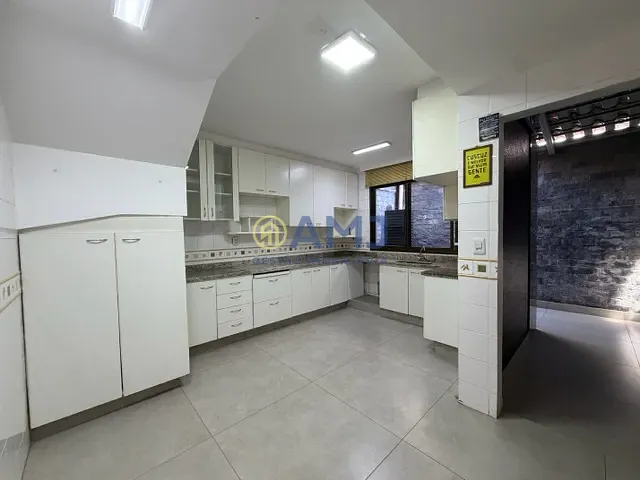 Sobrado 3 quartos e 3 banheiros, à venda ou para alugar, no bairro Jardim Planalto em Goiânia