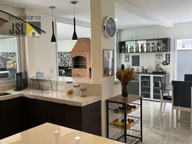Sobrado com 300m² 4 quartos e 4 banheiros, à venda, no bairro Condomínio Terras do Vale em Caçapava