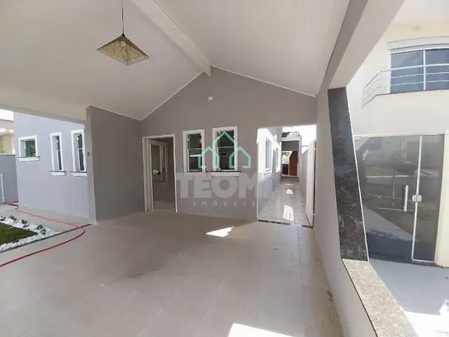 Sobrado com 275m² 4 quartos e 3 banheiros, à venda ou para alugar, no bairro Flor do Vale em Tremembé