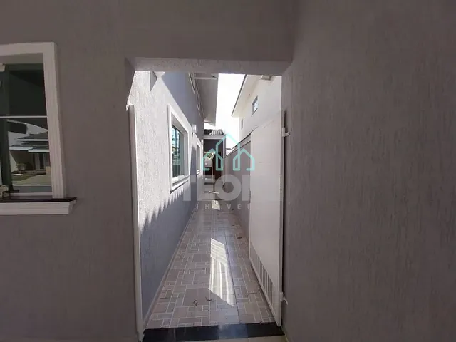 Sobrado com 275m² 4 quartos e 3 banheiros, à venda ou para alugar, no bairro Flor do Vale em Tremembé