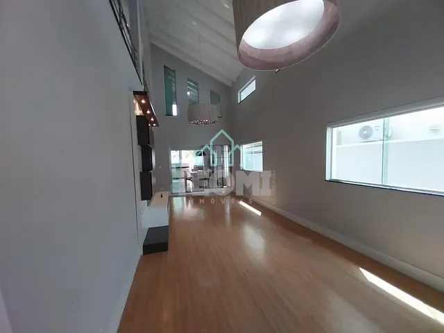 Sobrado com 275m² 4 quartos e 3 banheiros, à venda ou para alugar, no bairro Flor do Vale em Tremembé