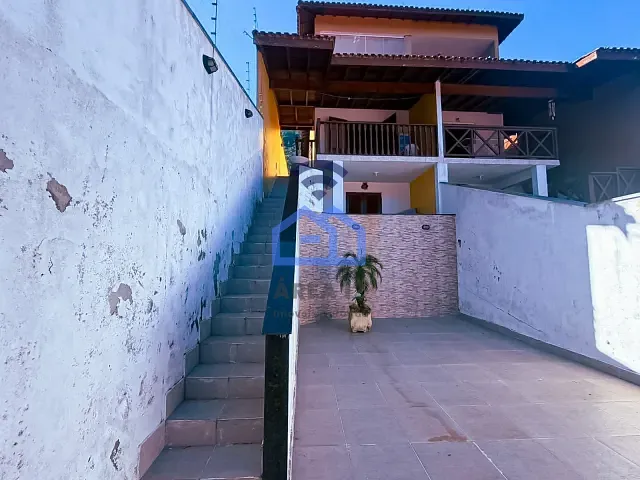 Sobrado 3 quartos e 2 banheiros, à venda, no bairro Cidade Jardim em Caraguatatuba