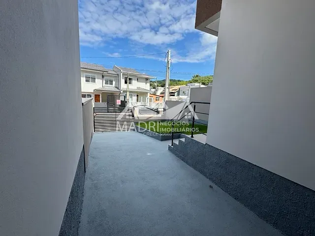 Sobrado com 392m² 2 quartos e 3 banheiros, à venda, no bairro Potecas em São José