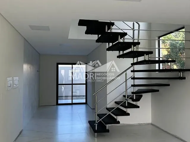 Sobrado 3 quartos e 2 banheiros, à venda, no bairro Aririú em Palhoça