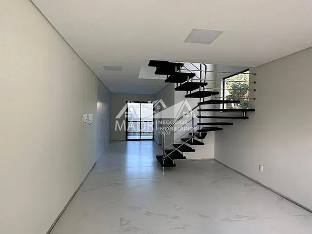 Sobrado 3 quartos e 2 banheiros, à venda, no bairro Aririú em Palhoça