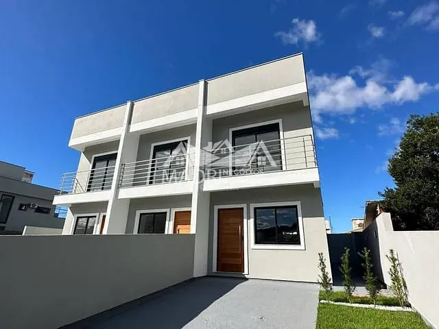 Sobrado 3 quartos e 2 banheiros, à venda, no bairro Aririú em Palhoça