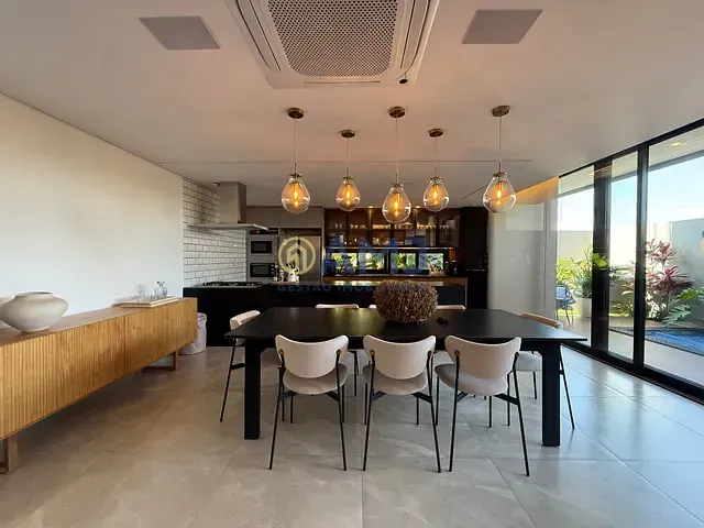 Sobrado com 224m² 3 quartos e 4 banheiros, à venda, no bairro Pólo Empresarial Goiás em Aparecida de Goiânia