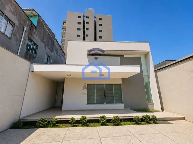 Sobrado à venda, no bairro Centro em Caraguatatuba