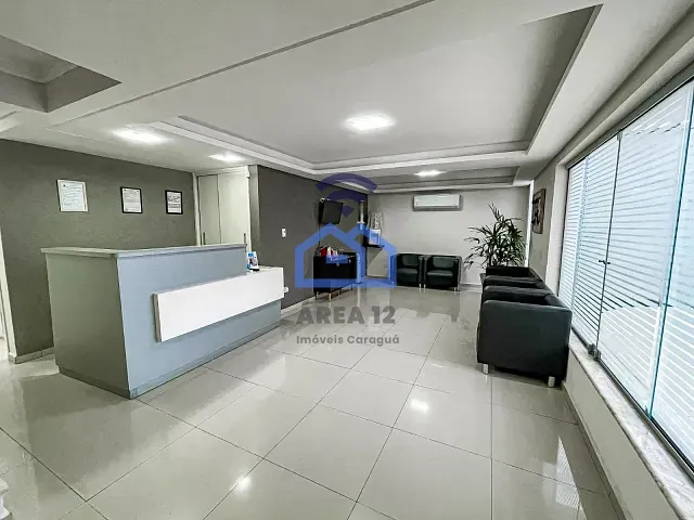 Sobrado à venda, no bairro Centro em Caraguatatuba
