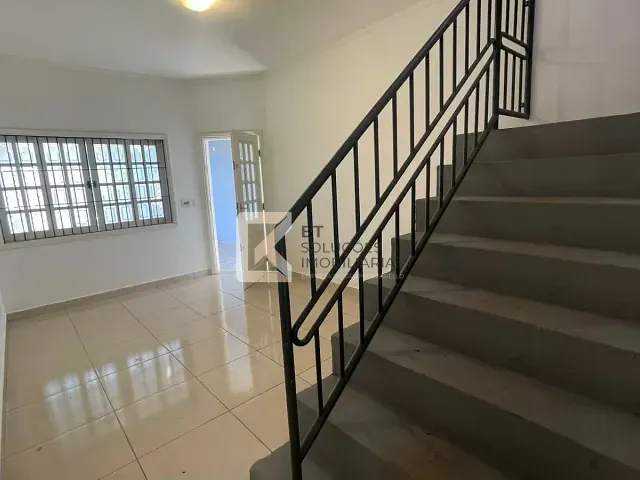 Sobrado 3 quartos e 2 banheiros, para alugar, no bairro Vila Todos os Santos em Indaiatuba