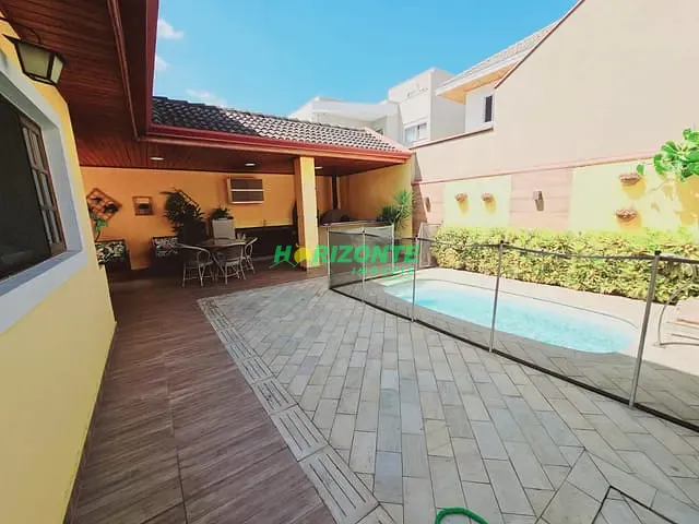 Casa com 184m² 3 quartos e 3 banheiros, à venda, no bairro Urbanova em São José dos Campos