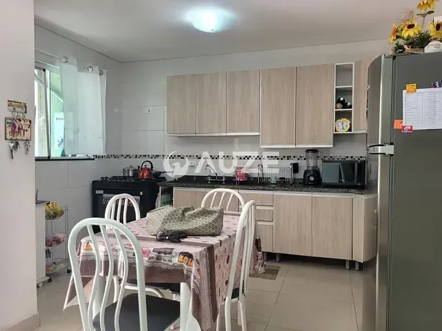 Sobrado com 115m² 3 quartos e 2 banheiros, à venda, no bairro Boqueirão em Curitiba