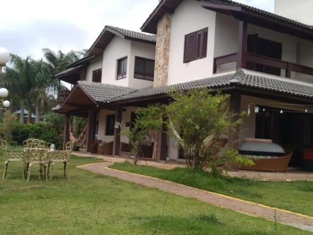 Sobrado com 1750m² 5 quartos e 12 banheiros, à venda ou para alugar, no bairro Caraguatá em Mairiporã