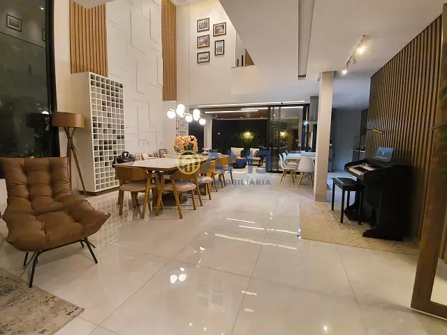 Sobrado com 300m² 3 quartos e 4 banheiros, à venda, no bairro Parqville Pinheiros em Aparecida de Goiânia