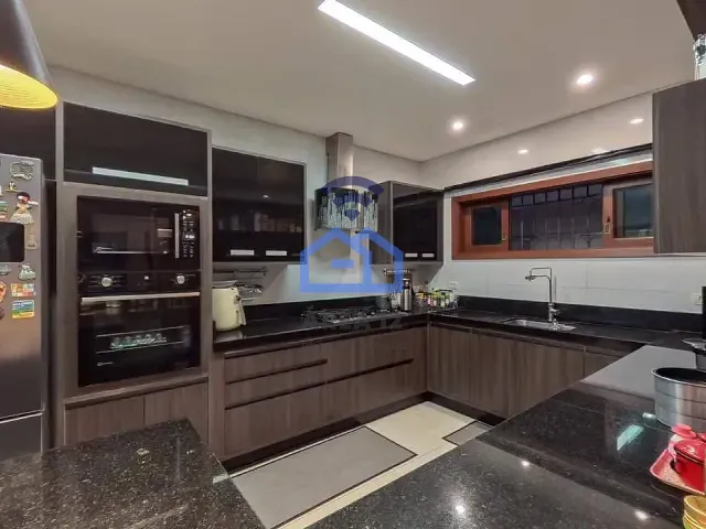 Sobrado com 437m², à venda, no bairro Indaiá em Caraguatatuba