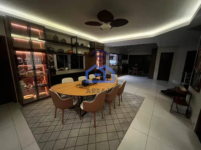 Sobrado com 437m², à venda, no bairro Indaiá em Caraguatatuba