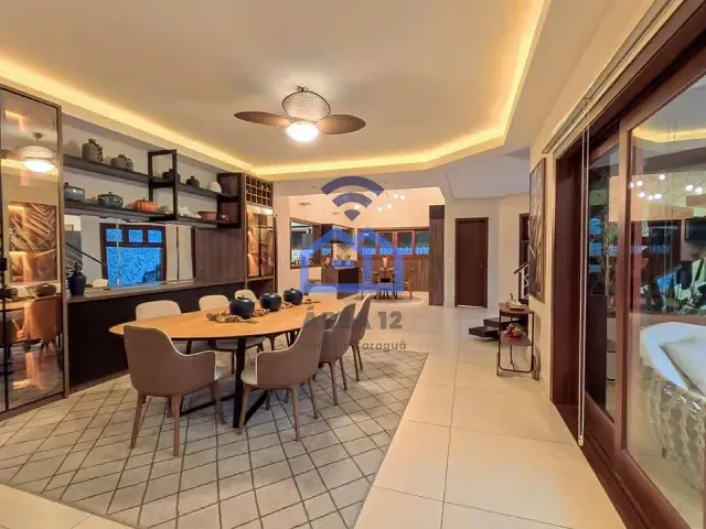 Sobrado com 437m², à venda, no bairro Indaiá em Caraguatatuba