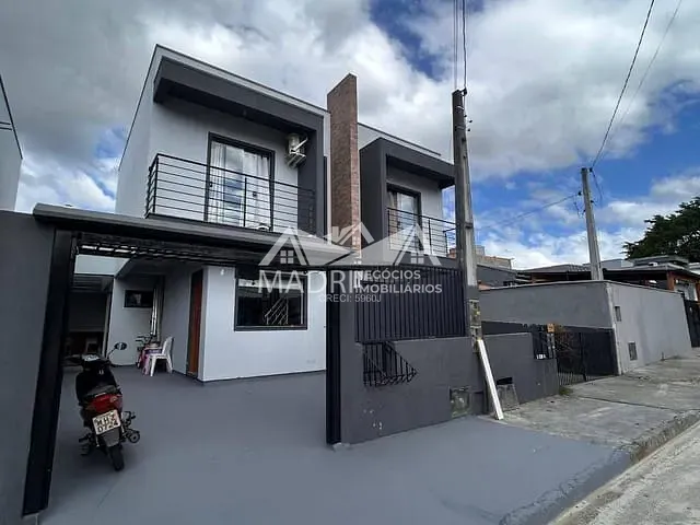 Sobrado com 76m² 2 quartos e 1 banheiro, à venda, no bairro Vale Verde em Palhoça