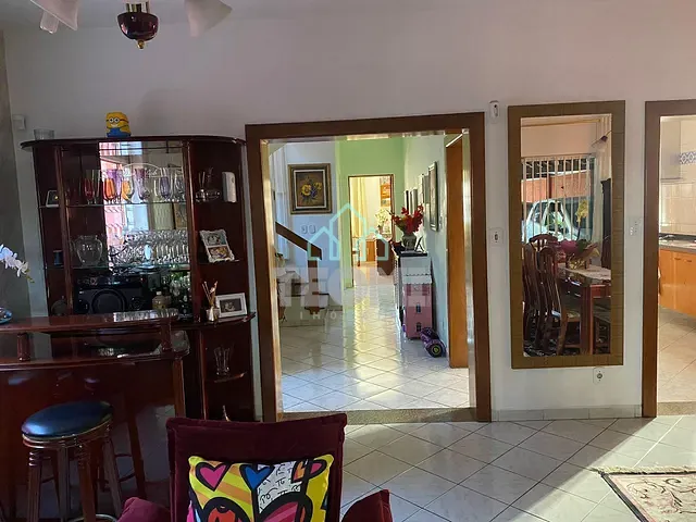 Sobrado com 500m² 3 quartos e 5 banheiros, à venda, no bairro Parque Santo Antônio em Taubaté
