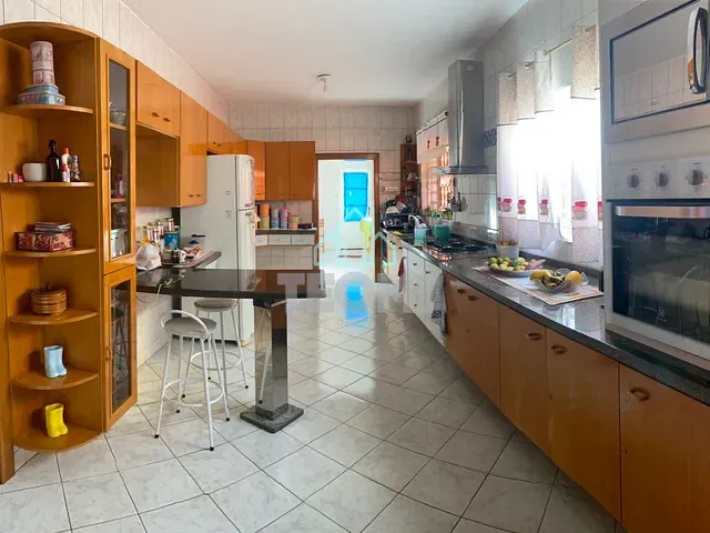 Sobrado com 500m² 3 quartos e 5 banheiros, à venda, no bairro Parque Santo Antônio em Taubaté