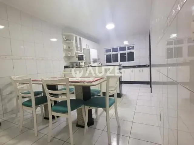Sobrado com 257m² 3 quartos e 2 banheiros, à venda, no bairro Boqueirão em Curitiba