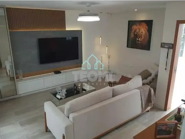 Sobrado com 250m² 5 quartos e 3 banheiros, à venda, no bairro Residencial Vila Velha em Taubaté