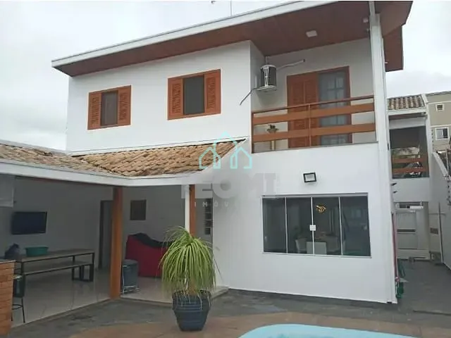 Sobrado com 250m² 5 quartos e 3 banheiros, à venda, no bairro Residencial Vila Velha em Taubaté