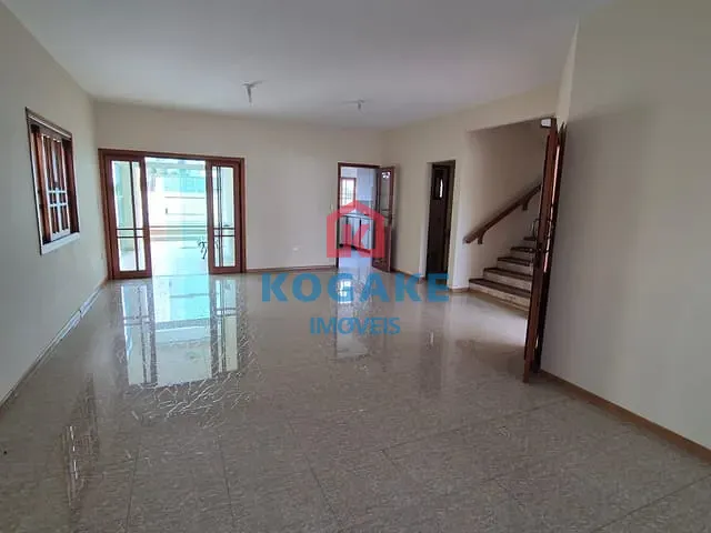 Sobrado com 360m² 4 quartos e 5 banheiros, para alugar, no bairro Urbanova em São José dos Campos