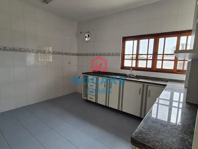 Sobrado com 360m² 4 quartos e 5 banheiros, para alugar, no bairro Urbanova em São José dos Campos