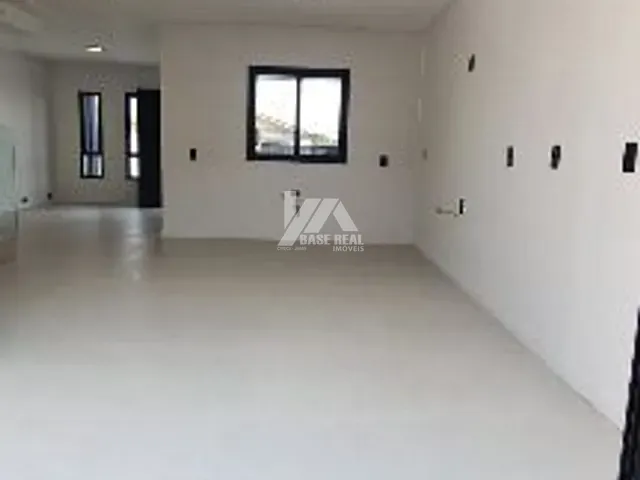 Sobrado com 214m² 3 quartos e 4 banheiros, à venda, no bairro Ronda em Ponta Grossa