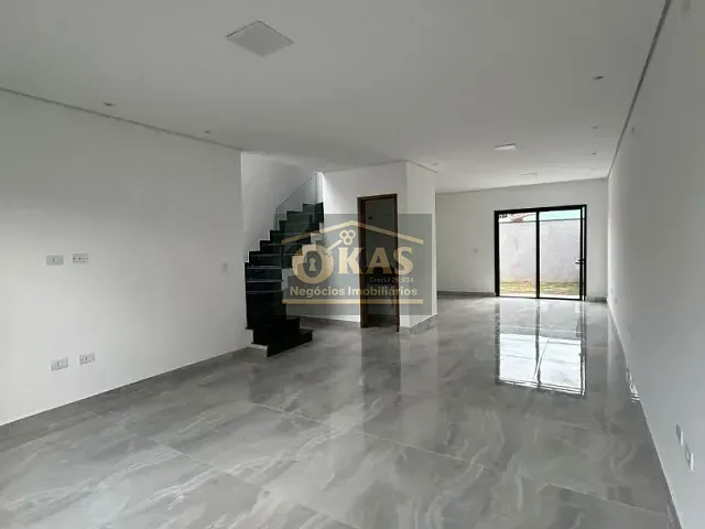 Sobrado com 123m² 3 quartos e 2 banheiros, à venda, no bairro Vila Cecília em Mogi das Cruzes
