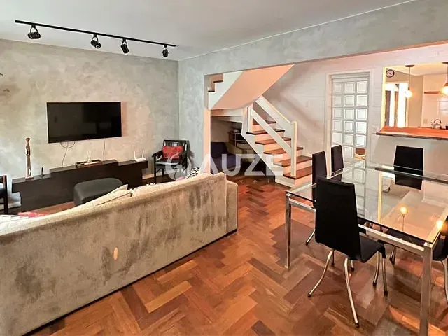 Sobrado com 191m² 3 quartos e 4 banheiros, à venda, no bairro Santa Felicidade em Curitiba