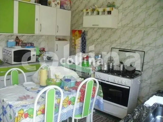 Sobrado com 266m² 2 quartos e 2 banheiros, à venda, no bairro Vila Veloso em Carapicuíba