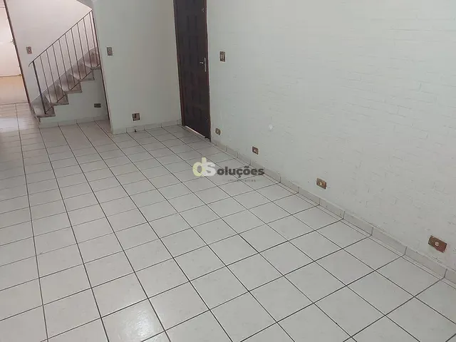 Sobrado 3 quartos e 2 banheiros, à venda, no bairro Parque Maria Domitila em São Paulo